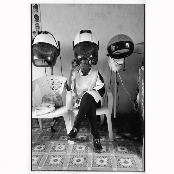 Frédéric Noy : La patiente coiffeuse, Dar Es Salaam, Tanzanie, 2000