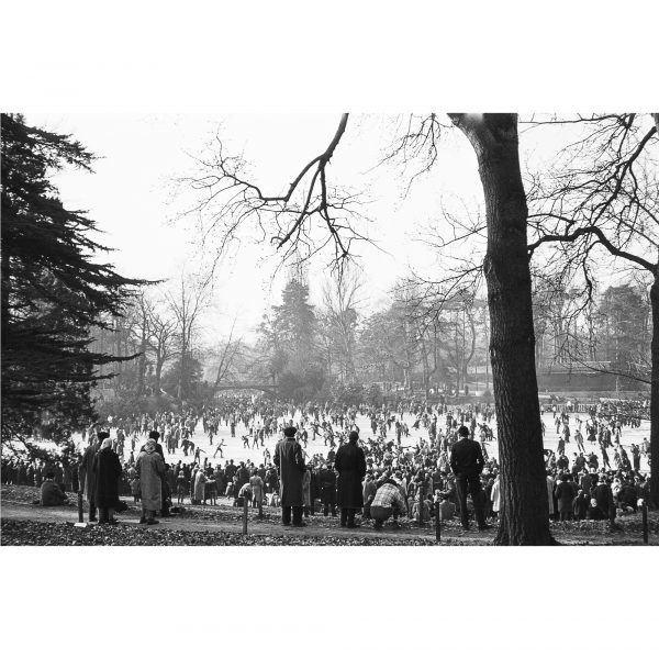 Maurice Bonnel : Patinage lac gelé bois de Boulogne, Paris, 1950
