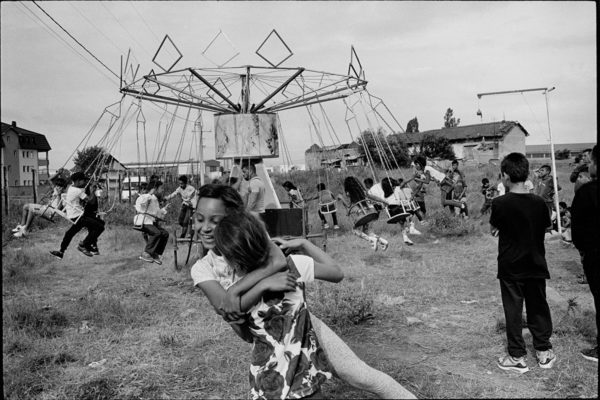 Photo noir et blanc par Matthieu Chazal prise au Kosovo, atelier-galerie Taylor