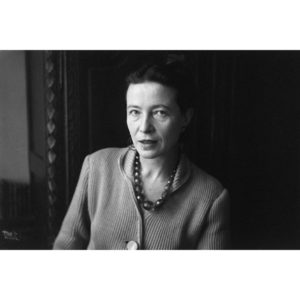 Photographie noir et blanc de Simone de Beauvoir par Pierre Boulat, Atelier Galerie Taylor à Paris.
