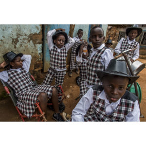 Photographie de collection des Waka Starz en costume à carreau à Wakaliga en Ouganda