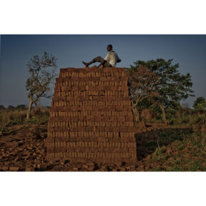 Photographie de collection un fabricant de briques en Ouganda