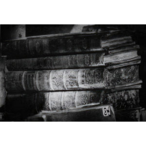 Photographie noir et blanc d'Irène Jonas de livres à Paris, Atelier Galerie Taylor