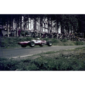 photographie de collection d'une Ferrari sur le circuit de Nürburgring