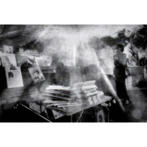 Photo noir et blanc d'Irène Jonas sur des livres de bouquinistes, Atelier Galerie Taylor
