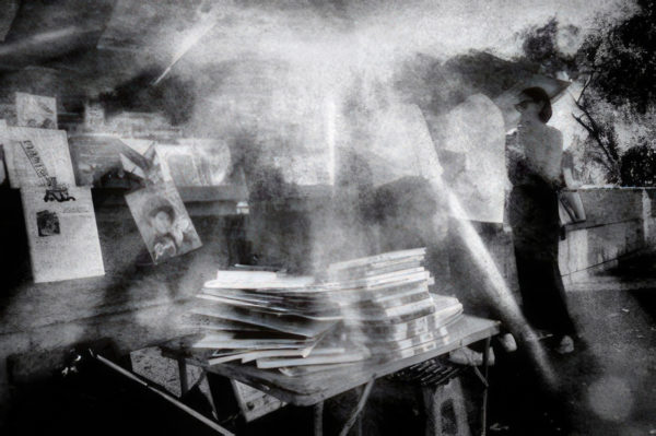 Photo noir et blanc d'Irène Jonas sur des livres de bouquinistes, Atelier Galerie Taylor
