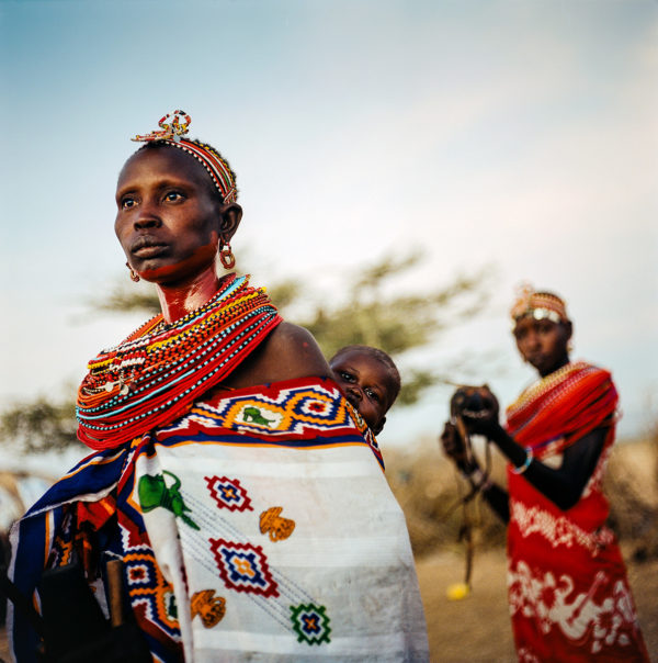 photographie couleur de femmes au Kenya de Nadia Ferroukhi, Atelier Galerie Taylor.