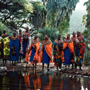 Photo couleur de femmes matriarches au Kenya par Nadia Ferroukhi, Atelier Galerie Taylor