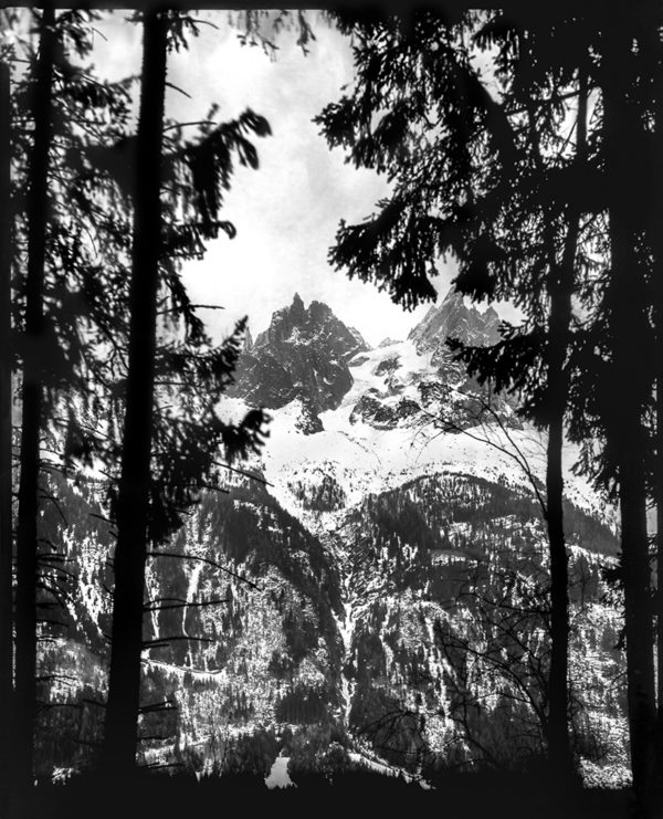 Photographie noir et blanc d'Éric Bouvet sur les aiguilles de Chamonix, Atelier Galerie Taylor