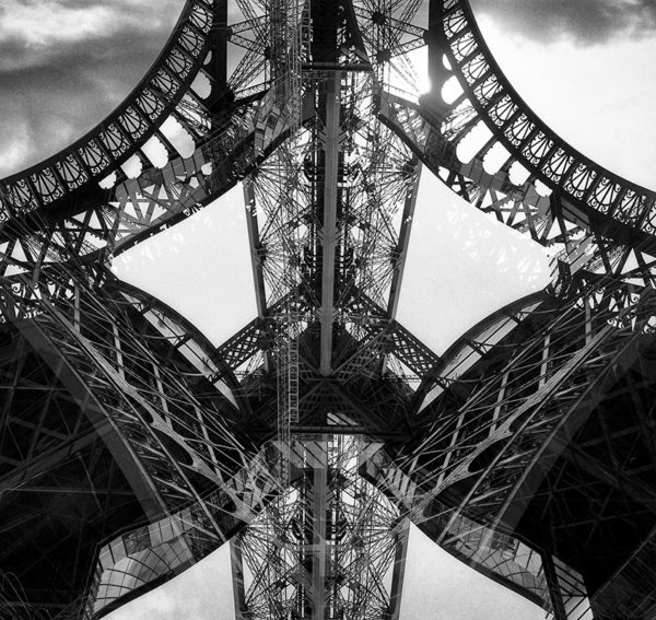 Photographie noir et blanc de la Tour Eiffel par Paul Khayat, Atelier Galerie Taylor à Paris.